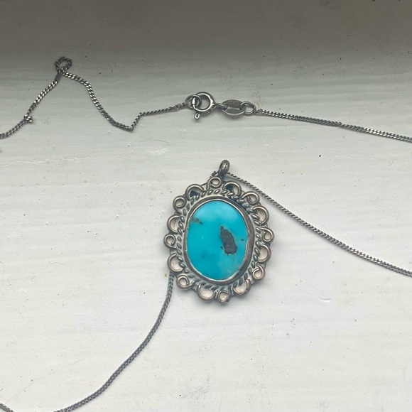 Vintage Jewelry - Unhallmarked silver and turquoise necklace